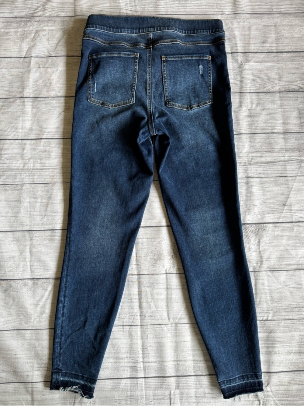 SPANX Distressed Skinny Jeans Dark Wash Raw Hem Pull-On Jeggings Size M - Picture 12 of 12